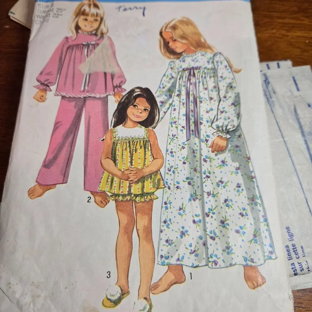 Simplicity 9095 sewing pattern Girls PJs and nightgown Size 6 Uncut 1970s